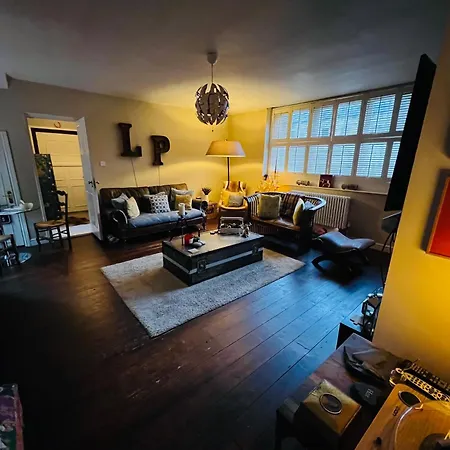 홈스테이 The Little House *