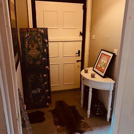 The Little House 홈스테이