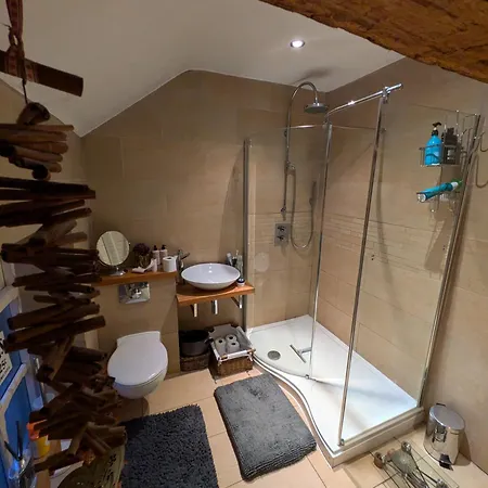 The Little House 홈스테이