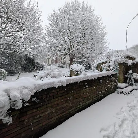 The Little House * Bradford (West Yorkshire)