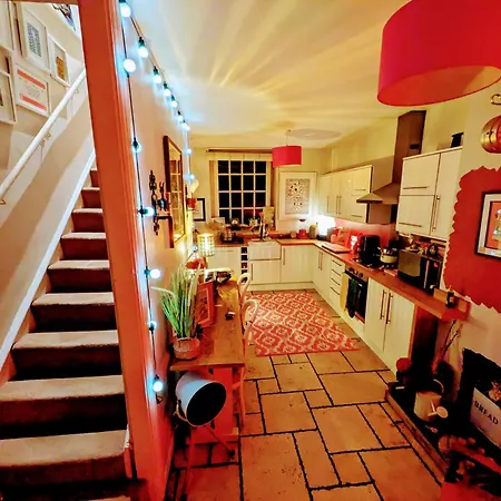 The Little House 홈스테이 브래드퍼드