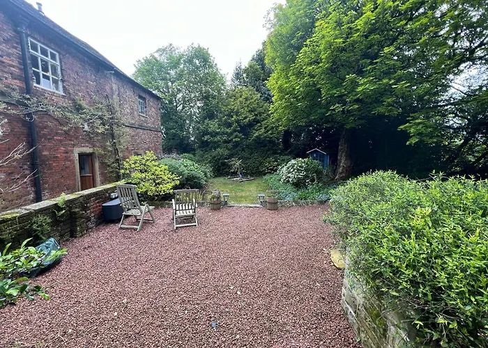 The Little House * Bradford (West Yorkshire)