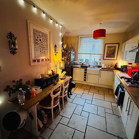 Séjour chez l'habitant The Little House *