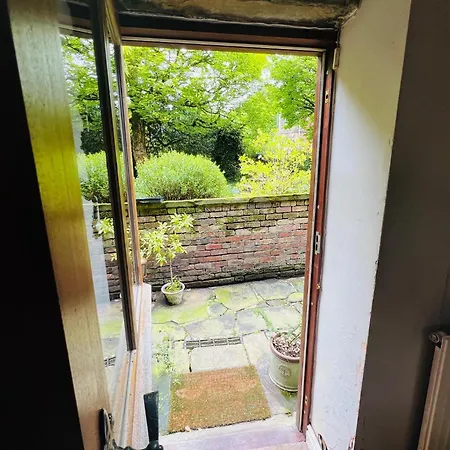 Séjour chez l'habitant The Little House *